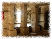 in Stein gehauene Halle mit Sulen auf dem Einsiedlerstein